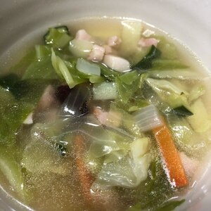 野菜と豆とベーコンのスープ